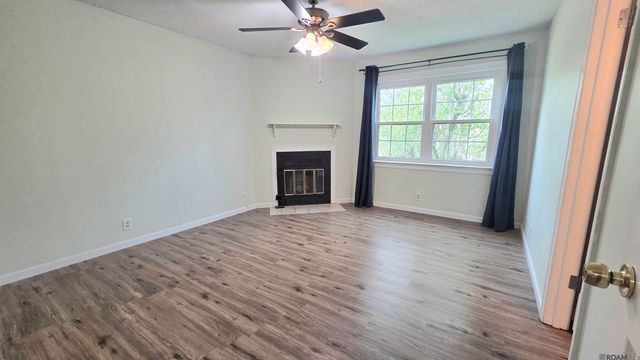 825 Stoney Creek Ave, Baton Rouge, LA 70808