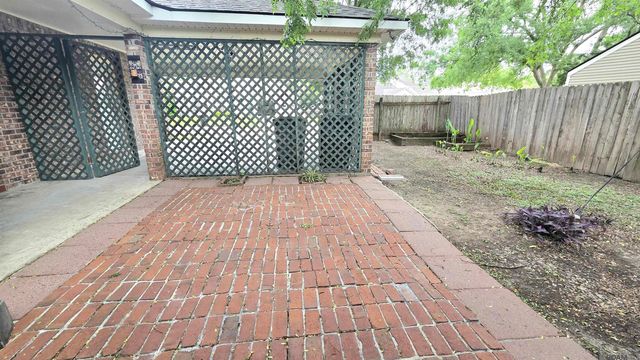 825 Stoney Creek Ave, Baton Rouge, LA 70808