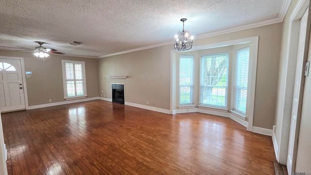 825 Stoney Creek Ave, Baton Rouge, LA 70808