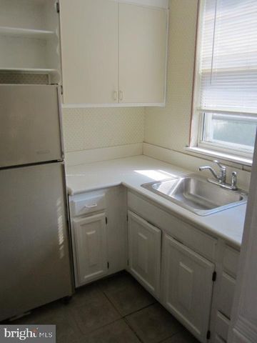 355 HAMPDEN RD, Upper Darby, PA 19082
