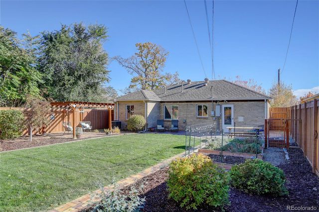 2555 Poplar Street, Denver, CO 80207