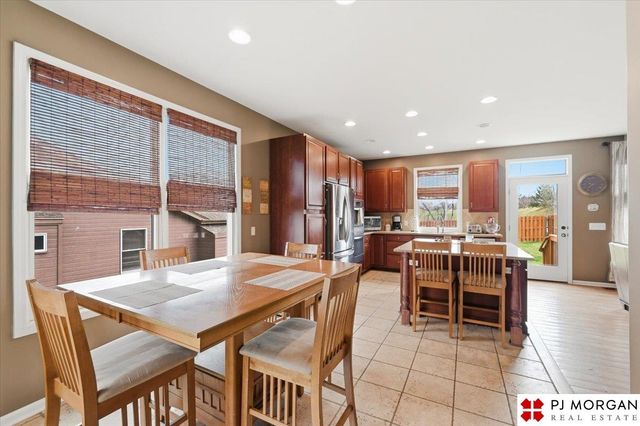 613 S 180 Avenue, Elkhorn, NE 68022