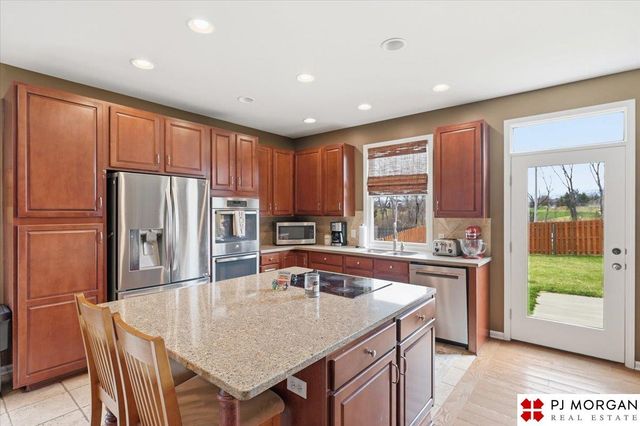 613 S 180 Avenue, Elkhorn, NE 68022
