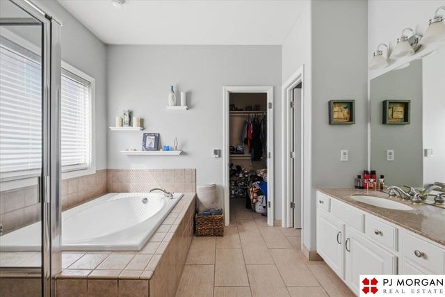 613 S 180 Avenue, Elkhorn, NE 68022