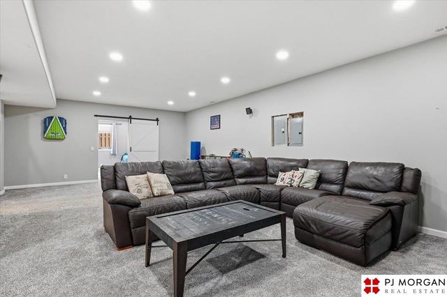 613 S 180 Avenue, Elkhorn, NE 68022