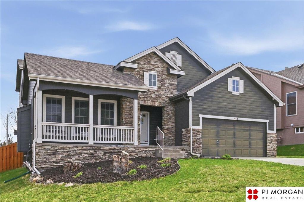 613 S 180 Avenue, Elkhorn, NE 68022