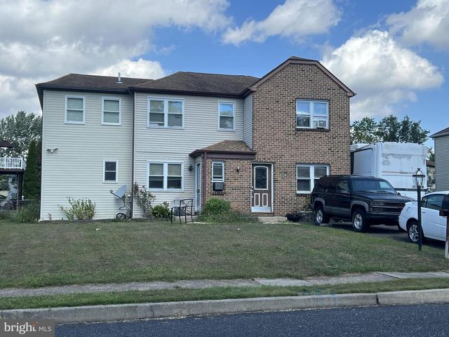 271 & 273 SHIRLEY DR, Harleysville, PA 19438