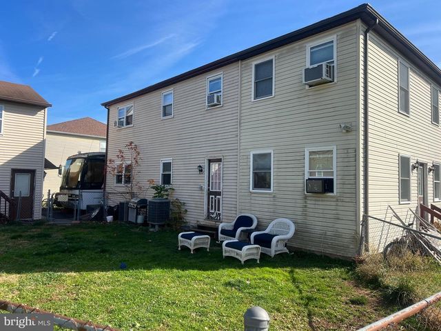 271 & 273 SHIRLEY DR, Harleysville, PA 19438