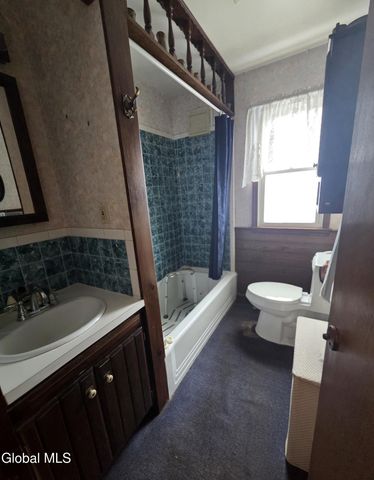 3045 Edgewood Avenue, Rotterdam, NY 12306