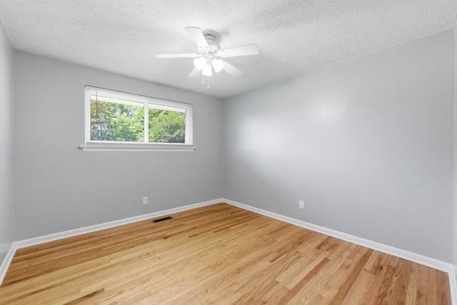 15 Holiday Lane, Chattanooga, TN 37415
