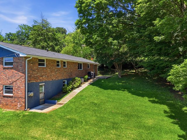 15 Holiday Lane, Chattanooga, TN 37415