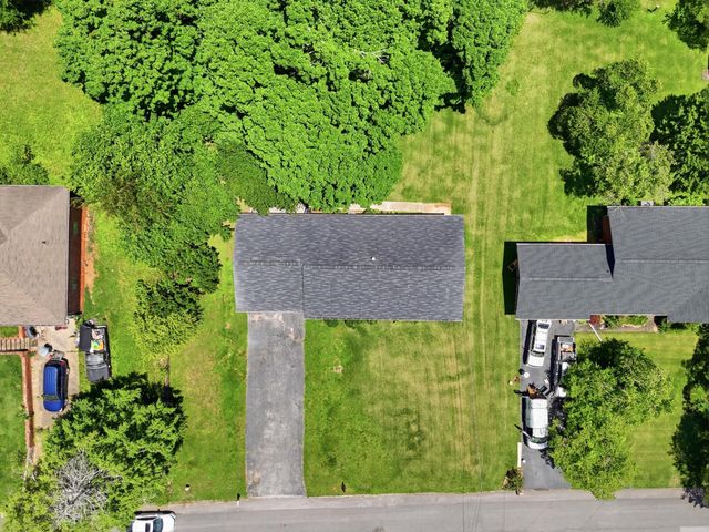 15 Holiday Lane, Chattanooga, TN 37415