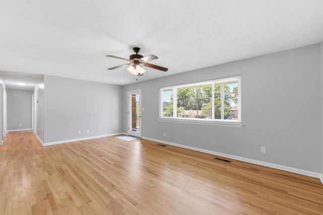 15 Holiday Lane, Chattanooga, TN 37415