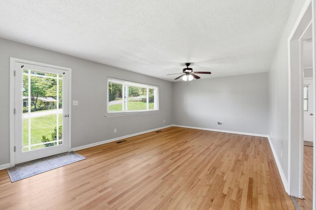 15 Holiday Lane, Chattanooga, TN 37415