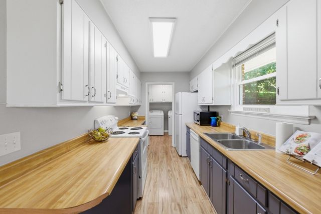 15 Holiday Lane, Chattanooga, TN 37415