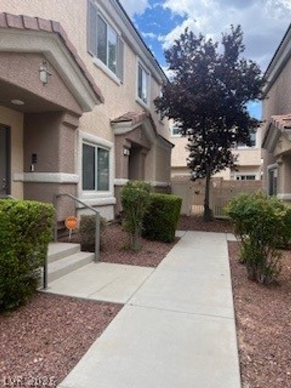8764 Traveling Breeze Avenue 102, Las Vegas, NV 89178