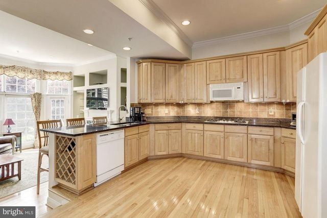 5237 BESSLEY PL, Alexandria, VA 22304
