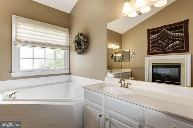 5237 BESSLEY PL, Alexandria, VA 22304