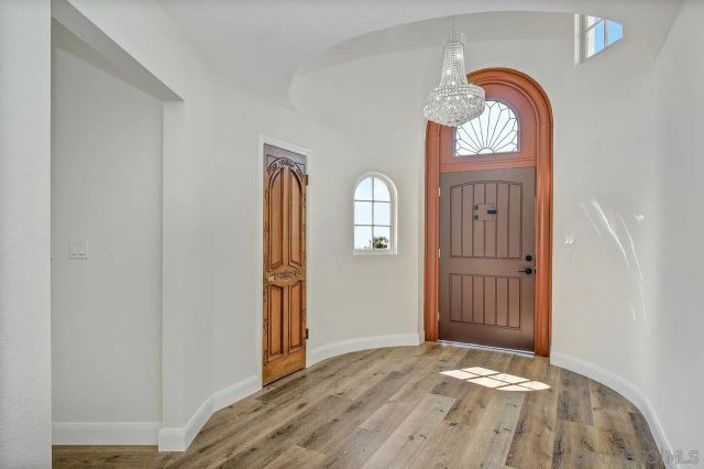 1935 Nautilus St, La Jolla, CA 92037