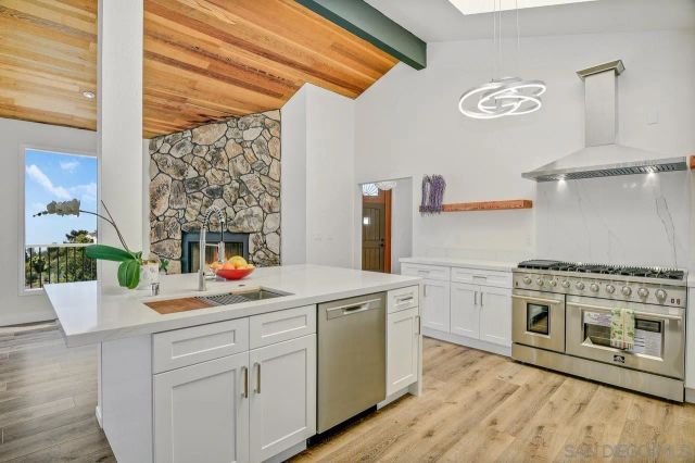 1935 Nautilus St, La Jolla, CA 92037