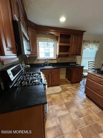 36 Innsbruck Drive, Toms River, NJ 08757