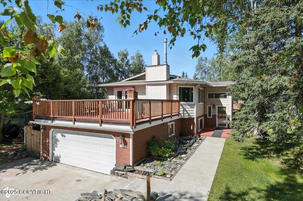 7317 Hennings Way, Anchorage, AK 99504