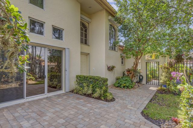 10225 Osprey Trace, West Palm Beach, FL 33412