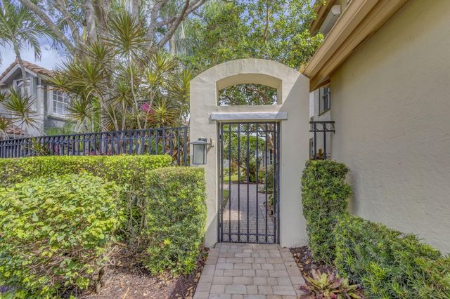 10225 Osprey Trace, West Palm Beach, FL 33412