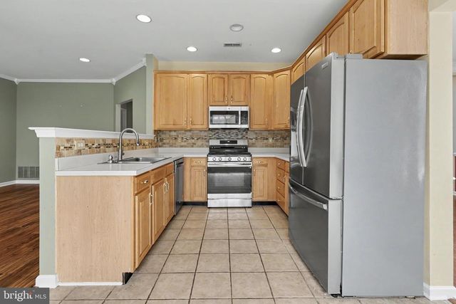 25 SANDSTONE RD, East Windsor, NJ 08520