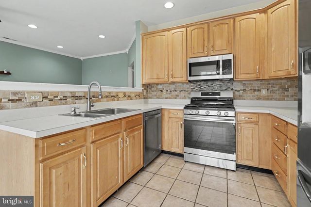 25 SANDSTONE RD, East Windsor, NJ 08520