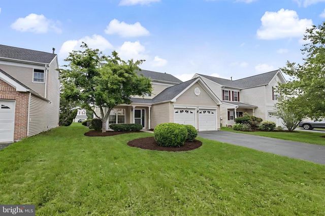 25 SANDSTONE RD, East Windsor, NJ 08520