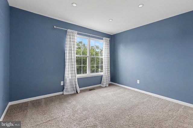 25 SANDSTONE RD, East Windsor, NJ 08520