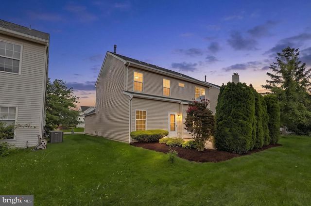 25 SANDSTONE RD, East Windsor, NJ 08520