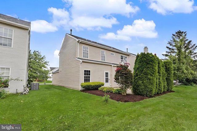 25 SANDSTONE RD, East Windsor, NJ 08520