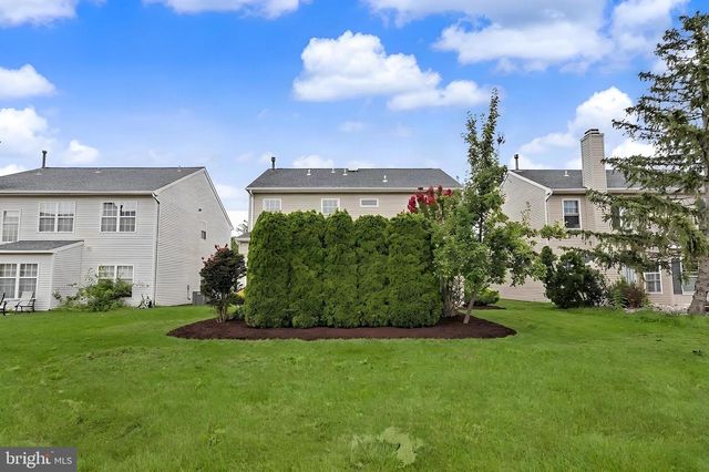 25 SANDSTONE RD, East Windsor, NJ 08520
