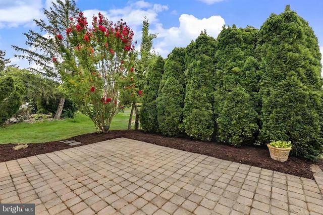 25 SANDSTONE RD, East Windsor, NJ 08520