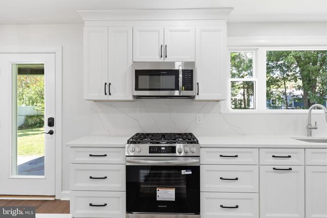 1180 E PARK AVE, Vineland, NJ 08360