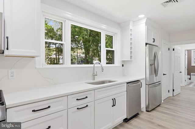 1180 E PARK AVE, Vineland, NJ 08360