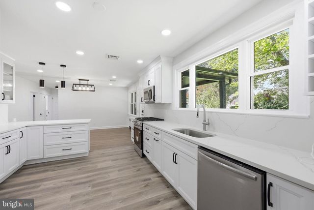 1180 E PARK AVE, Vineland, NJ 08360