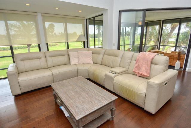 318 NE Golfview Circle, Stuart, FL 34996