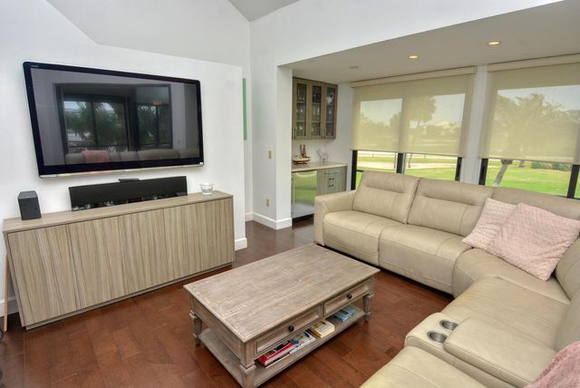 318 NE Golfview Circle, Stuart, FL 34996