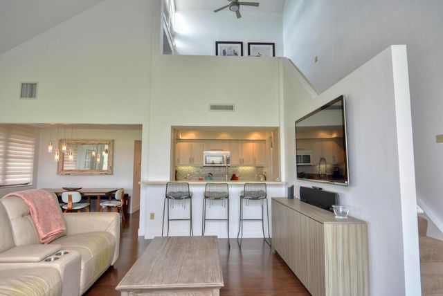 318 NE Golfview Circle, Stuart, FL 34996