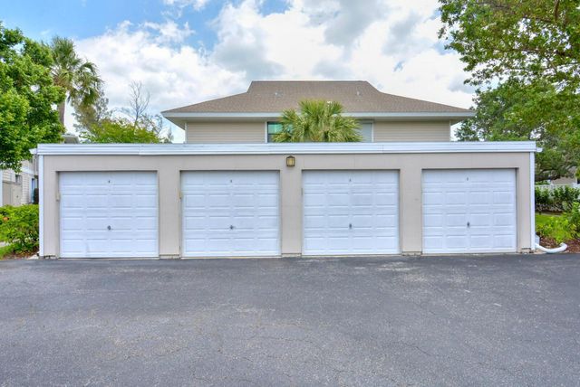 318 NE Golfview Circle, Stuart, FL 34996