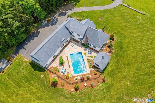 1374 Route 171, Woodstock, CT 06282