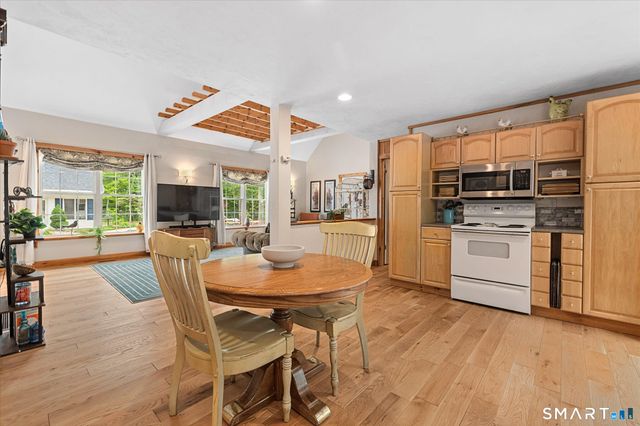 1374 Route 171, Woodstock, CT 06282