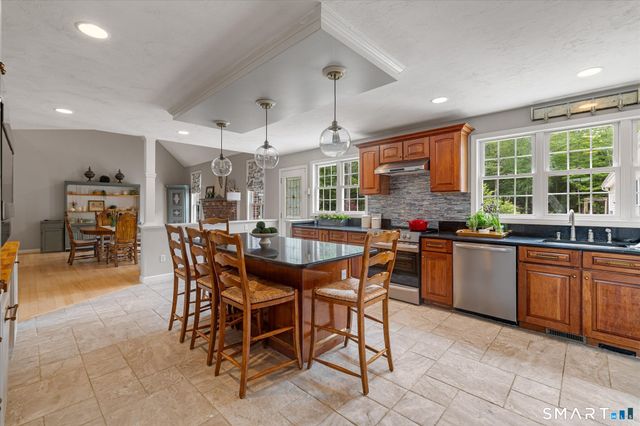 1374 Route 171, Woodstock, CT 06282