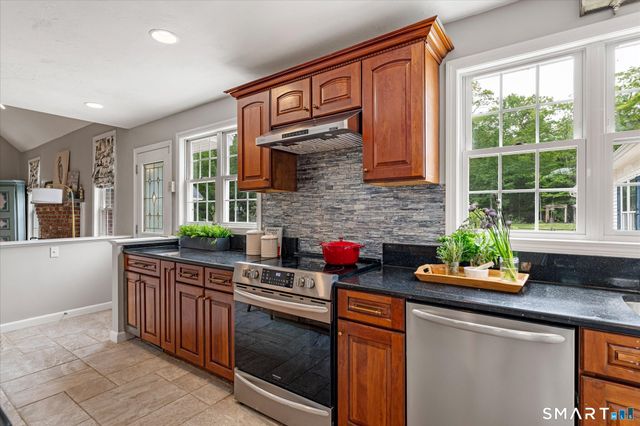 1374 Route 171, Woodstock, CT 06282