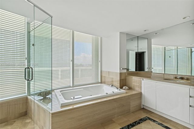 1643 Brickell Ave 902, Miami, FL 33129