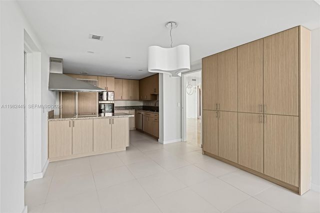 1643 Brickell Ave 902, Miami, FL 33129