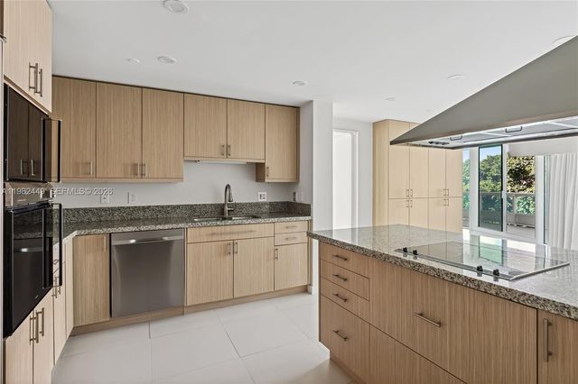 1643 Brickell Ave 902, Miami, FL 33129